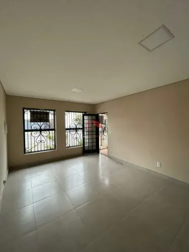 Sala Comercial no Bairro Mercês com 38m² e 2 Banheiros