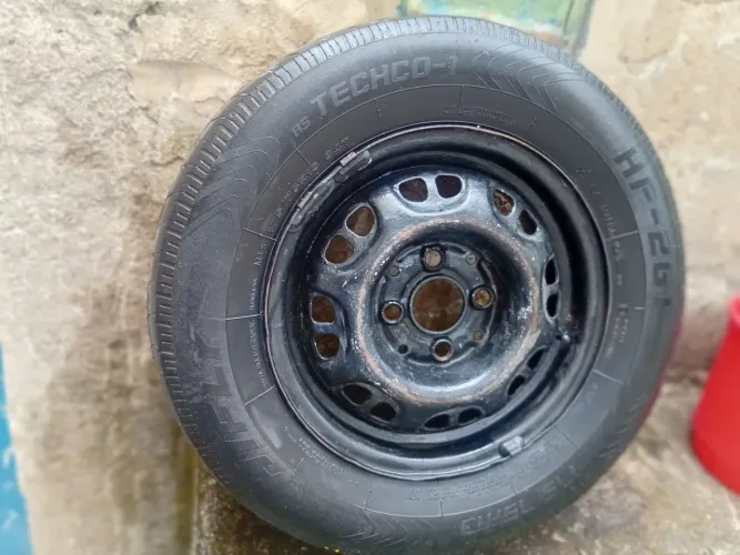 Roda 13 com pneu meia vida