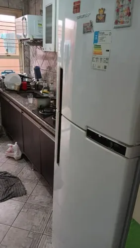 Aluga se kitnet mobiliada para MULHER