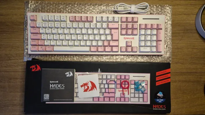 Teclado Mecânico Redragon Hades Rosa com Switch Marrom - Usado