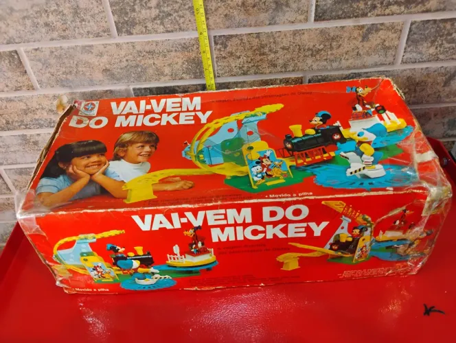 Vai e vem do Mickey antigo estrela