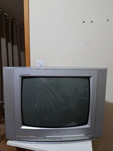 TV de tubo 20" com controle