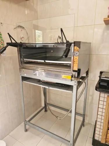 Forno industrial a gás guilhotina metalmaq 80x60, acompanha 2 formas <br><br>R$ 1.100,00