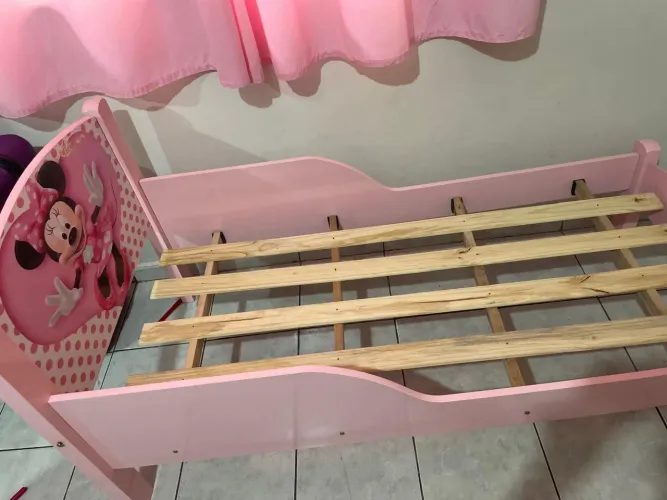 Mini cama infantil da Mini com colchão. Cor rosa