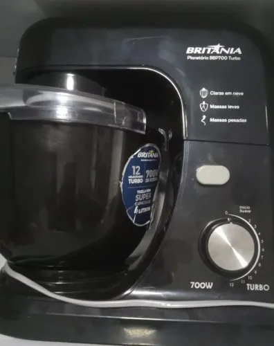 Batedeira Britânia planetária turbo semi nova