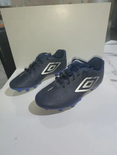 Chuteira de campo Umbro