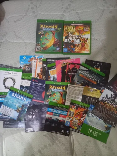 Diversos encartes de vários jogos de Xbox One + dois jogos sem cd (Rayman e Dragon Ball)
