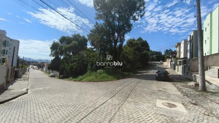 Terreno de esquina em rua pavimentada no bairro Guanabara (1.227,00m²) - Joinville/SC