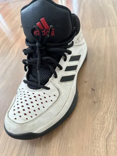 Tênis adidas - excelente