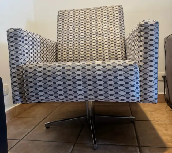 2 poltronas giratórias