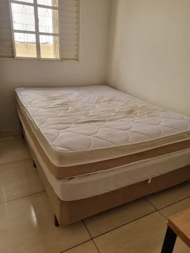 CAMA BOX CASAL, COM 2 COLCHÕES