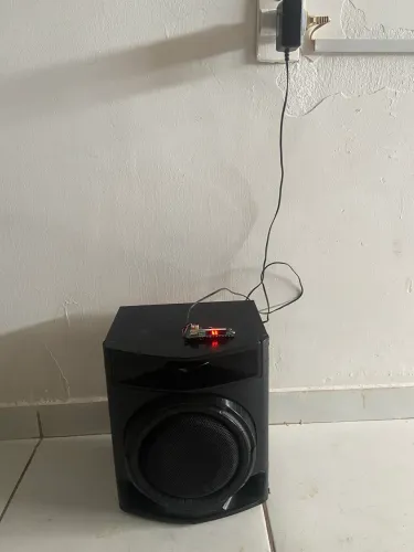 Vendo esse som tocando bem