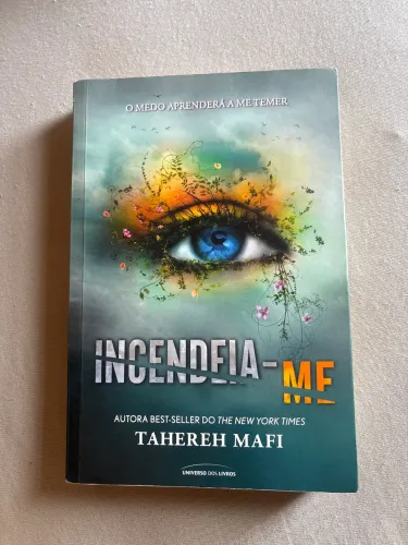 Livro Incendeia-me Tahereh Mafi