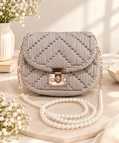 Bolsa Artesanal Nude com Alça em Pérolas