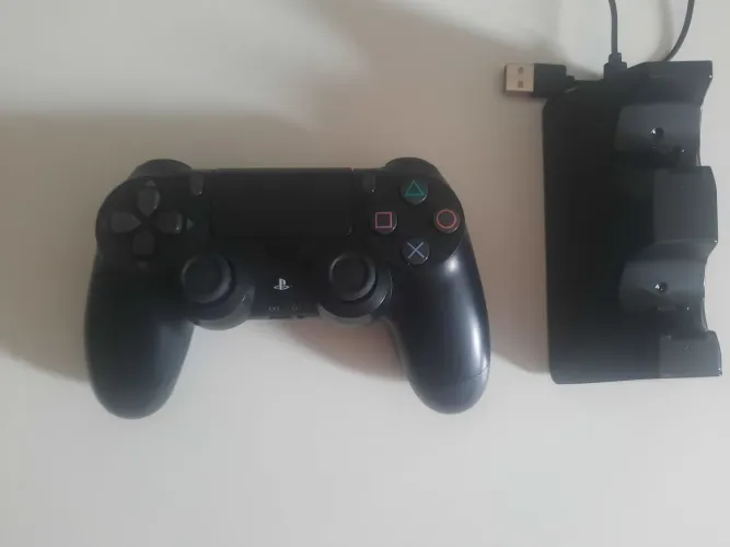 Controle de PS4 + base de carregamento