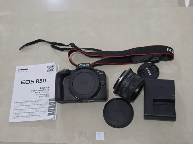 Canon R50 com lente 18 45