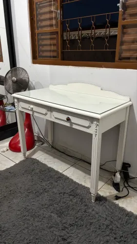 Penteadeira Branca com vidros e gavetas
