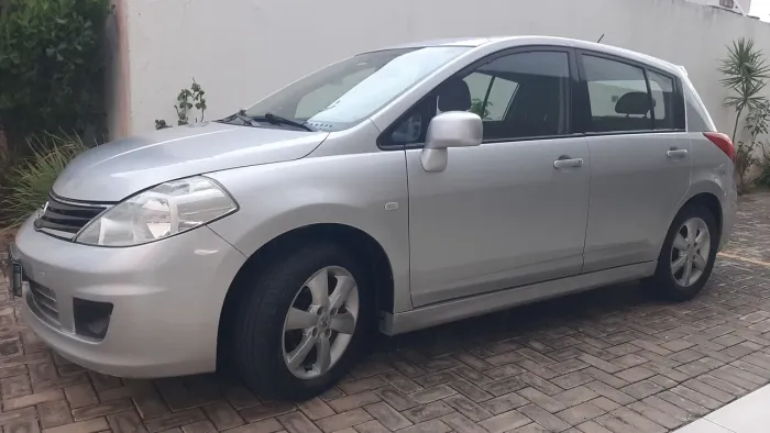 Nissan Tiida SL 1.8/1.8 Flex 16V Mec. 2012