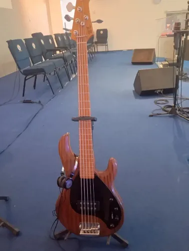 Baixo de Luthier A venda, Seymour Duncan e circuito Bartolini
