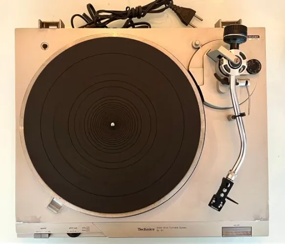 Toca Discos Technics SL-D1 - Direct Drive - Funcionando 100%