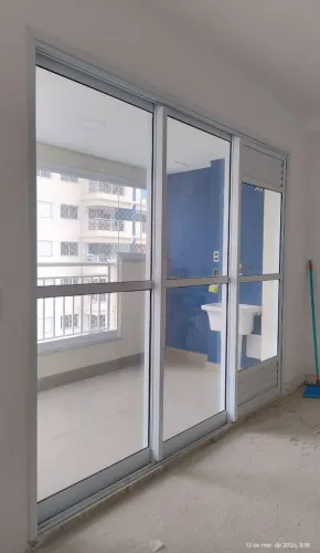 Vendo porta balcão 3 folhas 2,60 x 2,30