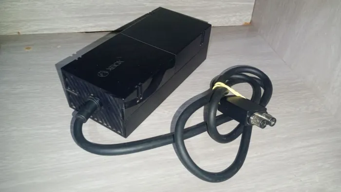 Fonte original bivolt Xbox one Fat - defeito