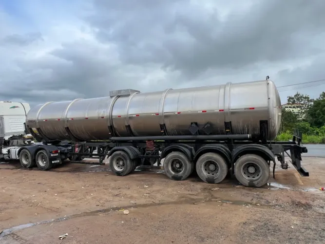 Vende-se ou troca 4 eixo tanque inox liberado