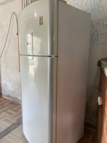Vende-se uma máquina de lavar consul e uma geladeira Brastemp por 1500
