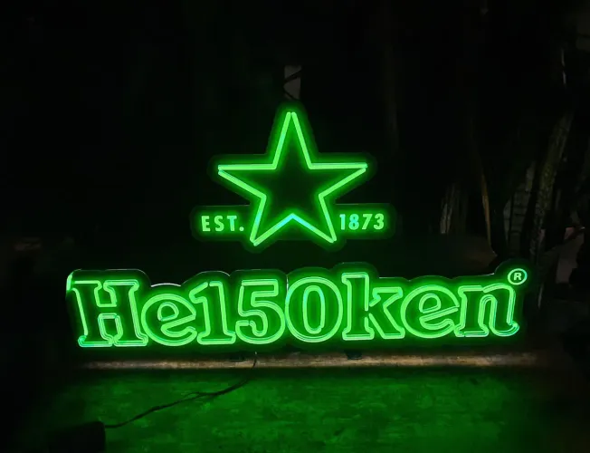 Letreiro Heineken comemorativo dos 150 Anos