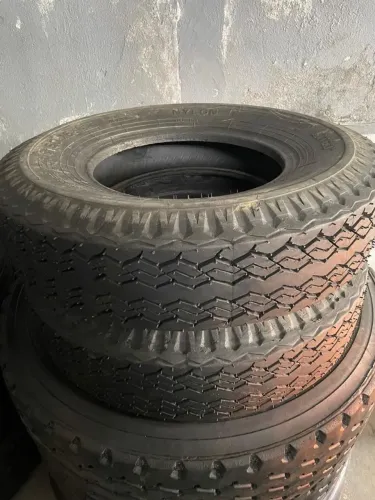 Par de pneu recondicionado 7.50 R16 p/F4000