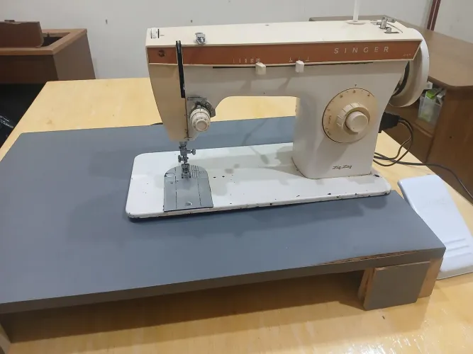 Máquina de costura Singer 247