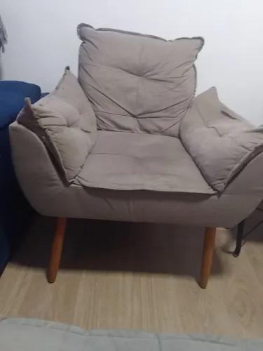 Vendo Poltrona em tecido Suede com puff, em ótimo estado de conservação!