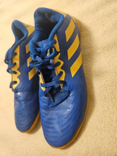 Chuteira futsal Adidas tamanho 38
