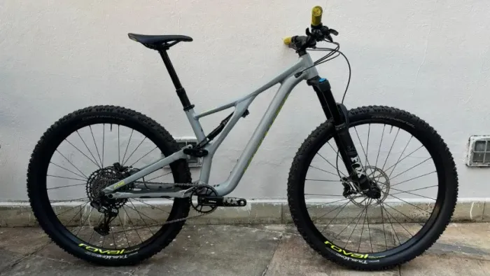 SPECIALIZED STUMPJUMPER COMP ALLOY - TAMANHO M - 2019
