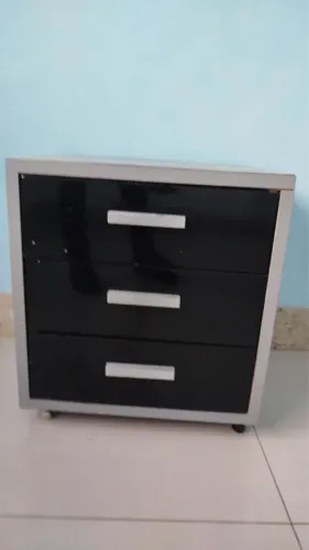 Mesa de Cabeceira com 3 gavetas