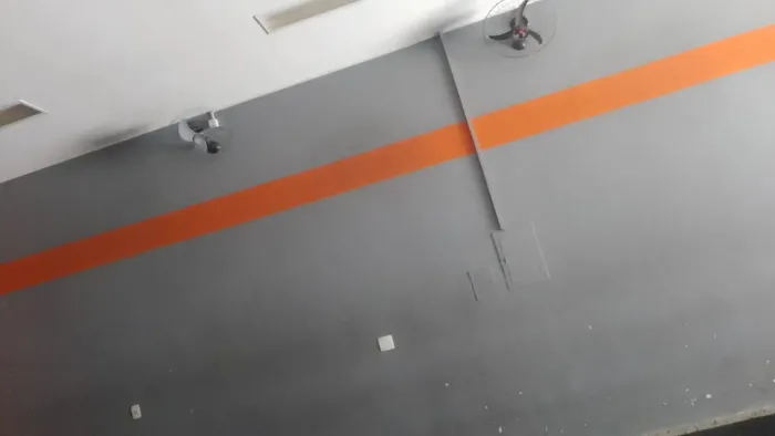 Pedreiro e bombeiro hidráulico e pintor
