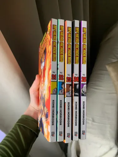 Lote mangás My Hero Academia - Volumes 21 ao 25