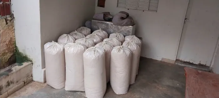 Adubo Cama de Galinhas Esterco de Galinha