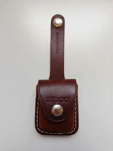 Porta Zippo de couro genuíno americano para pôr no cinto.