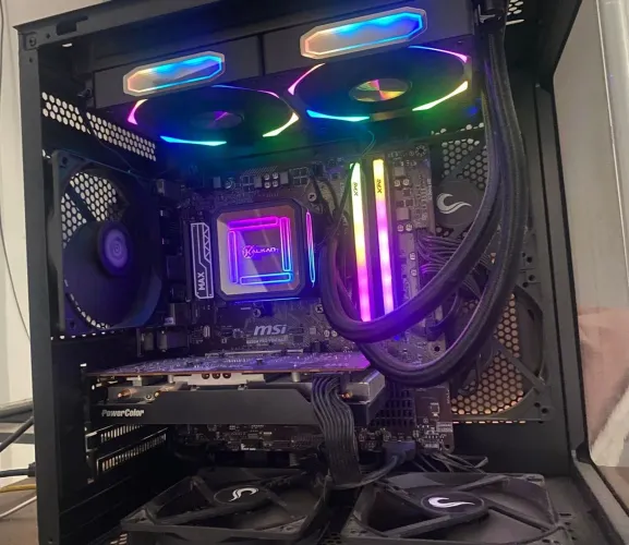 PC Gamer Ryzen 5 5600 + RX 6600 8GB + 16GB RAM