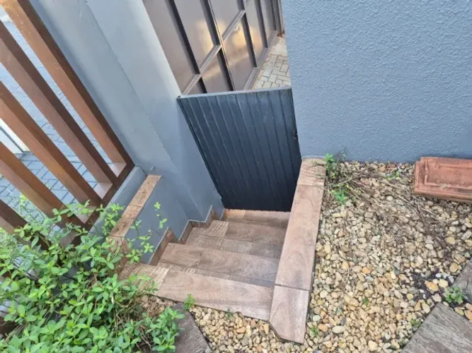 ALUGA-SE PISO TÉRREO - AV. BRASLIA, CONDÁ 7 PEÇAS GARAGEM. - Telefone para contato 4599813