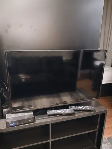 TV PHILCO 39 COM DEFEITO NA TELA PORÉM SEM NENHUM RISQUINHO!!!