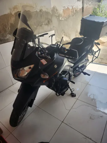 Vendo vstrom 650 preta com 104700 km rodados