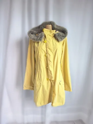 Parka alongada com capuz 