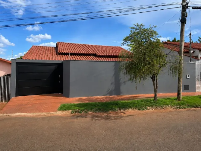 Casa à Venda - Centro, Santa Helena de Goiás