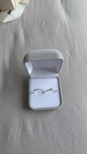 Anel + Aparador de Ouro Branco + Moissanites, marca Leonora Alta Joalheria
