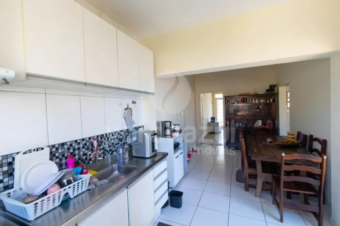 Casa 300m² , 4 quartos e suíte com 3 vagas à 300m da Lagoa do Taquaral, Campinas.