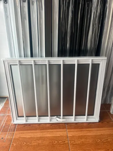 VITRÔ MAXIM-AR BRANCO COM GRADE - 0,60 x 0,80