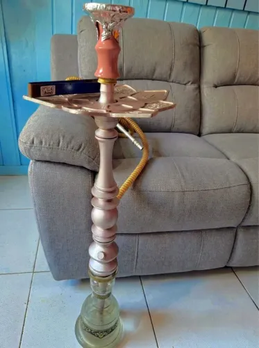 Peça em vidro e metal de decoração 