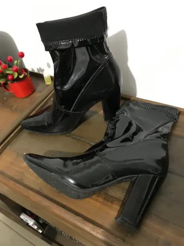 Bota Preta Strech Verniz Via Marte 